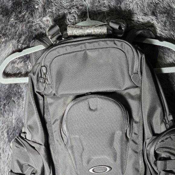 Oakley ICON 2.0 Backpack Blackout Tactical EDC Travel Laptop Bag NWOT - Picture 7 of 9